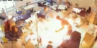 Besétált a kórterembe és felgyújtott egy beteget - Videó!