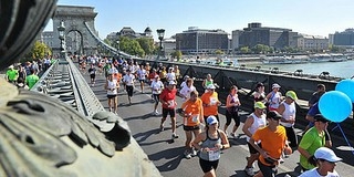 Hetvenhét országból neveztek a Budapest Maratonra