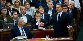 Orbán hétfőn benyújtja az alaptörvény-módosítást