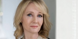 J.K. Rowling díjat kapott a brit könyvesektől