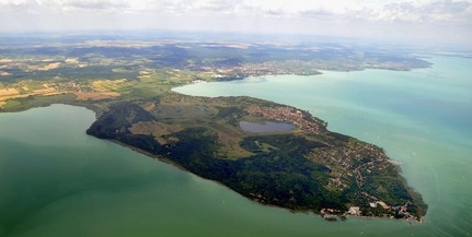 Világháborús kézigránátot találtak a Balatonban