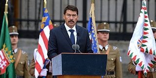 Áder János szerint ismét védenünk kell határainkat