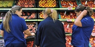 Tesco-sztrájk: elszántak a dolgozók, kitartanak