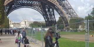 Megkezdődött a golyóálló üvegfal építése