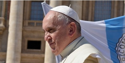 Eretnekséggel vádolják Ferenc pápát