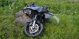 Halálos baleset Kozármislenynél, autó és motor ütközött