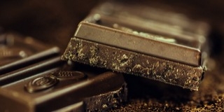 Csokikereskedők csaltak el 626 millió forint adót