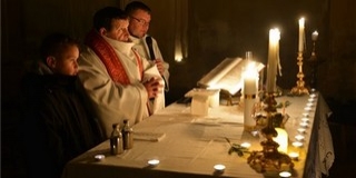 Gyertyavilágnál miséztek karácsonykor Felsőháromszéken